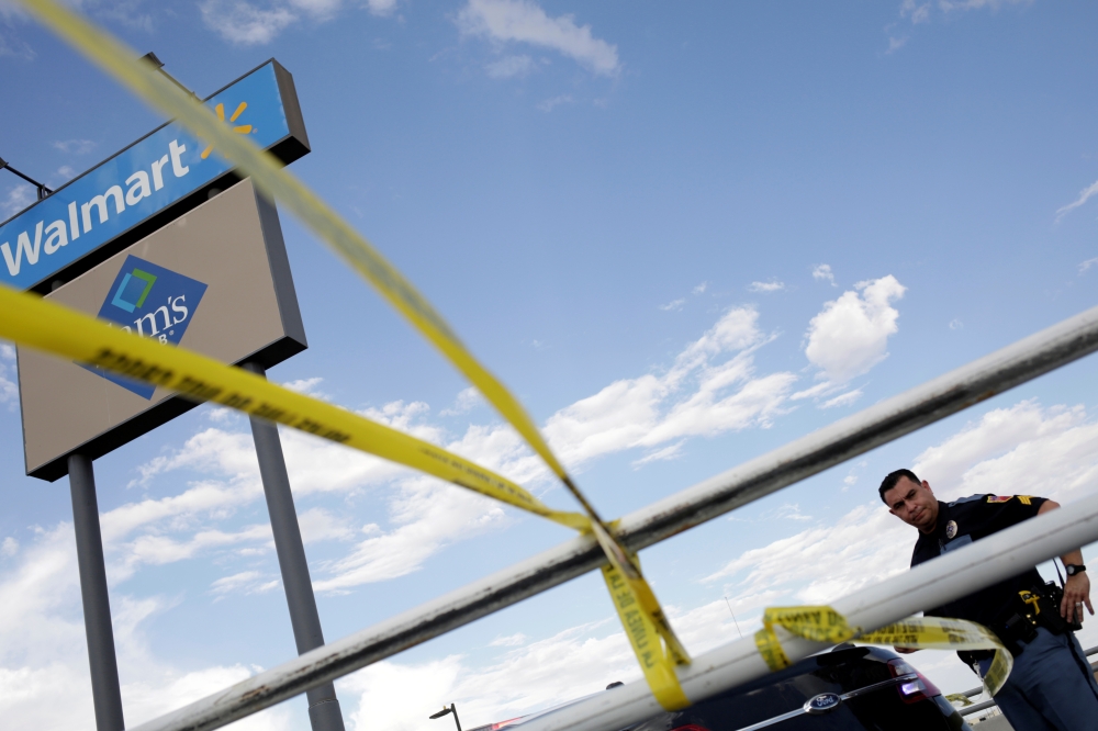 A police officer stands next to a police cordon after a mass shooting at a Walmart in El Paso,Texas, U.S. August 3, 2019. REUTERS/Jose Luis Gonzalez