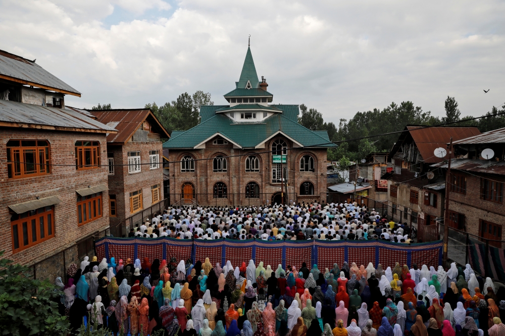 Kashmiris attend Eid-al-Adha prayers at a mosque during restrictions after the scrapping of the special constitutional status for Kashmir by the Indian government, in Srinagar, August 12, 2019. REUTERS/Danish Siddiqui