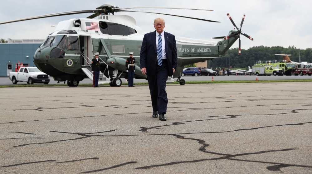 US President Donald Trump walks towards reporters from the Marine One helicopter to speak to them as he boards Air Force One for travel to Pennsylvania from Morristown Municipal Airport in Morristown, New Jersey, U.S. August 13, 2019. (REUTERS/Jonathan Er