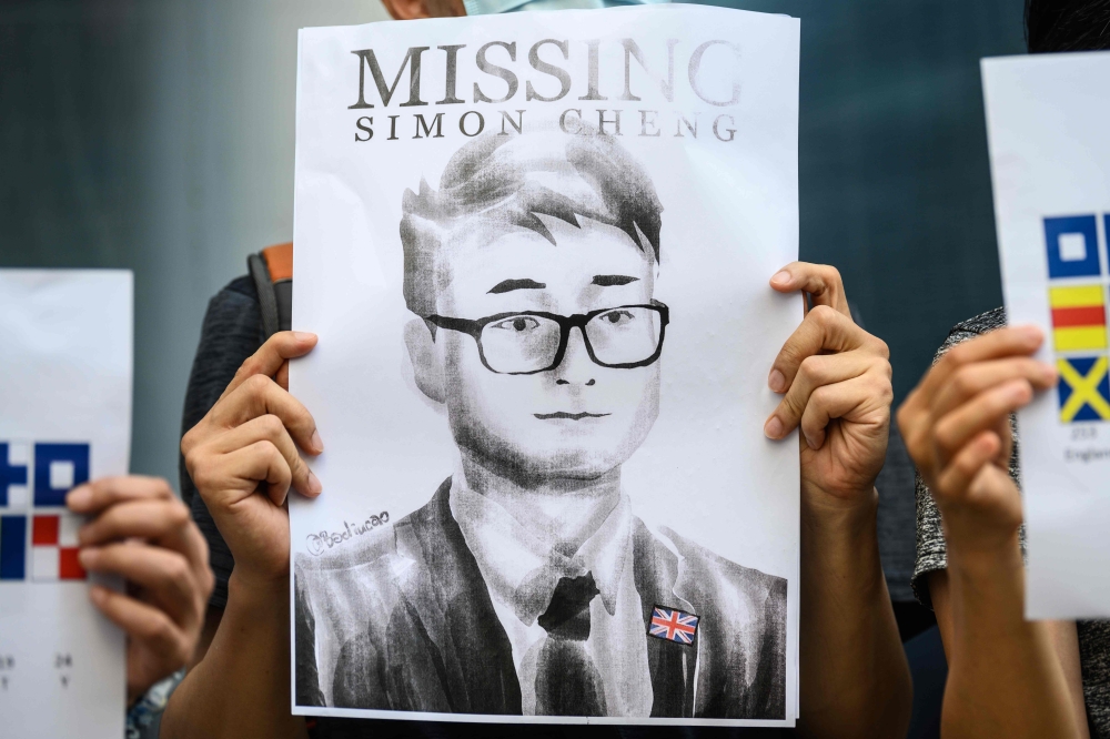 Activists gather outside the British Consulate-General building in Hong Kong on August 21, 2019, following reports that Simon Cheng, a Hong Kong consulate employee had been detained by mainland Chinese authorities on his way back to the city. AFP / Anthon