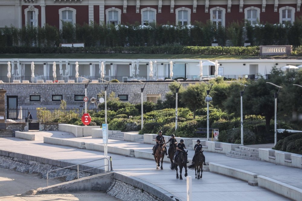 Mounted police patrol on the beach in Biarritz, south-west France on August 24, 2019, on the first day of the annual G7 Summit attended by the leaders of the world's seven richest democracies, Britain, Canada, France, Germany, Italy, Japan and the United 