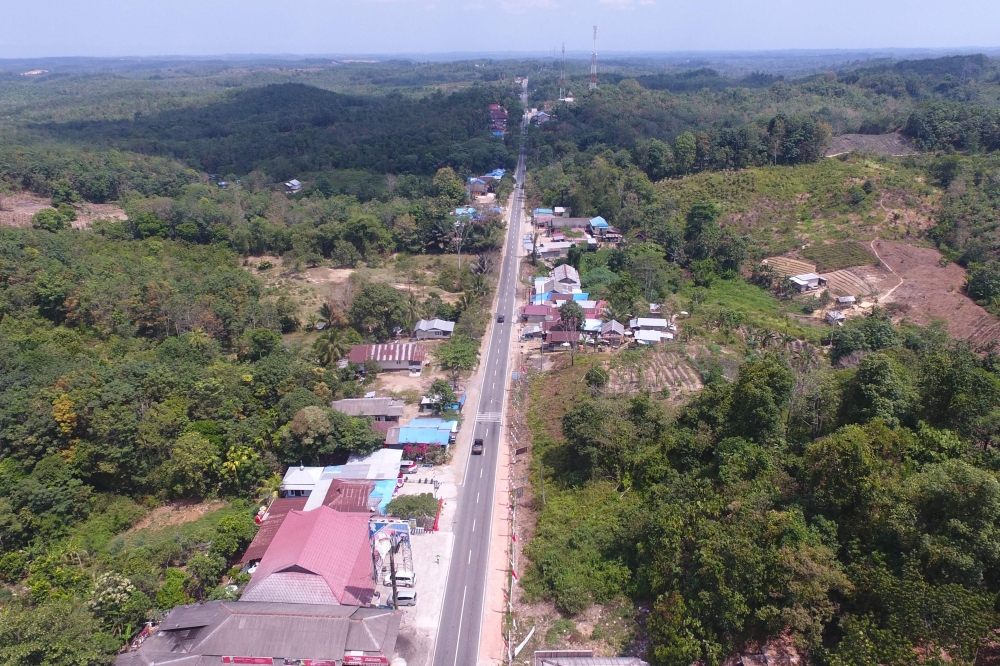 A general view of Samboja, Kutai Kartanegara, one of two locations proposed by the government for Indonesia's new capital. / AFP / TRIBUN KALTIM / Fachmi RACHMAN
