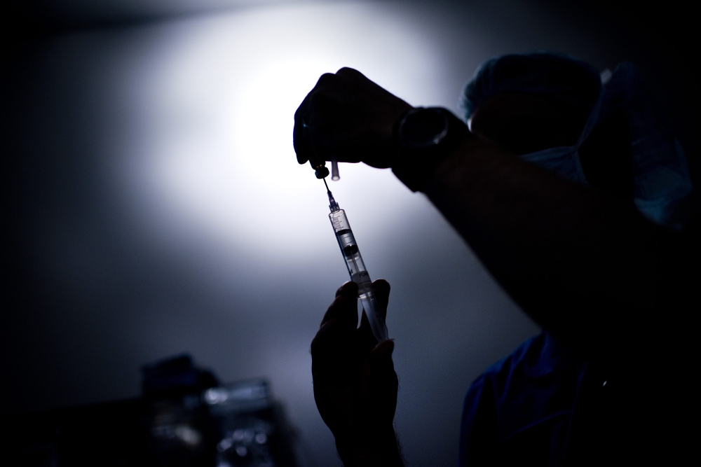 In this file photo taken on June 26, 2012 a doctor draws medicine into a syringe during a kidney transplant at Johns Hopkins Hospital in Baltimore, Maryland.  AFP / Brendan Smialowski
 