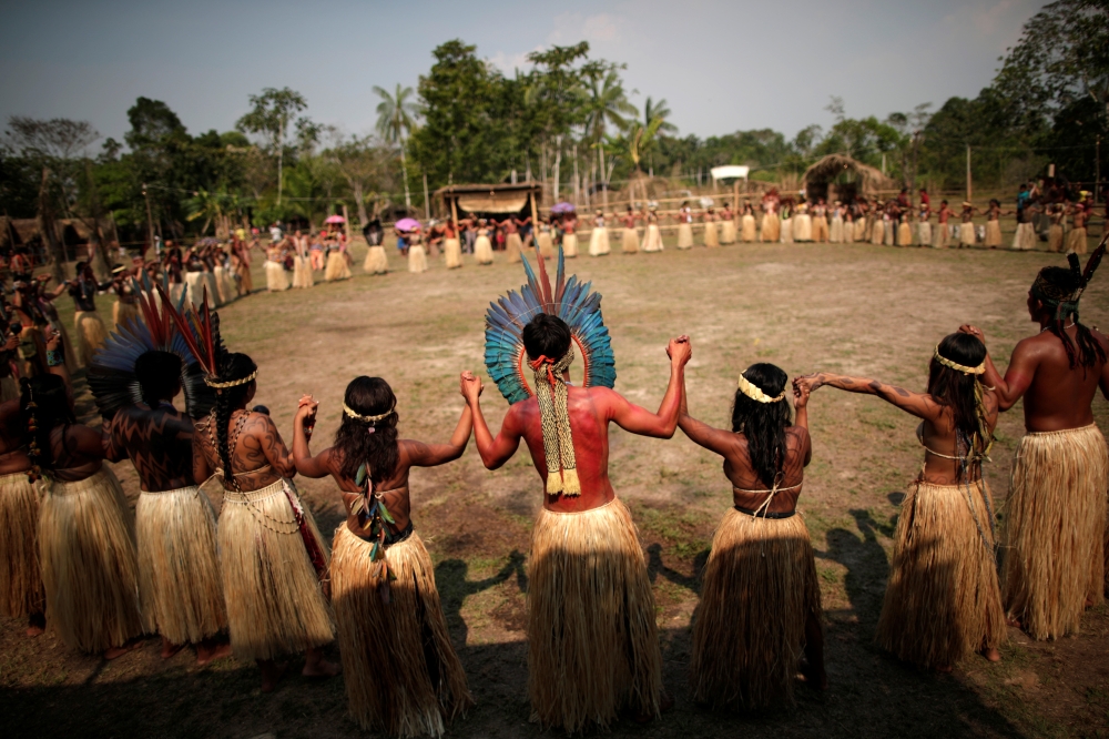 Indigenous people from the Shanenawa tribe dance during a festival to celebrate nature and ask for an end to the burning of the Amazon, in the indigenous village of Morada Nova near Feijo, Acre State, Brazil, September 1, 2019. REUTERS/Ueslei Marcelino