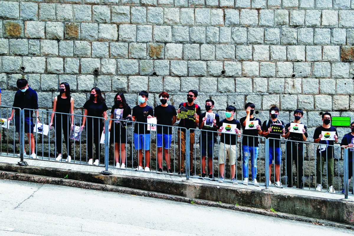 Medical students hold hands and participate in a human chain during a protest against the police brutality at the Faculty of Medicine in The University of Hong Kong, China, September 5, 2019. Reuters/Anushree Fadnavis
 