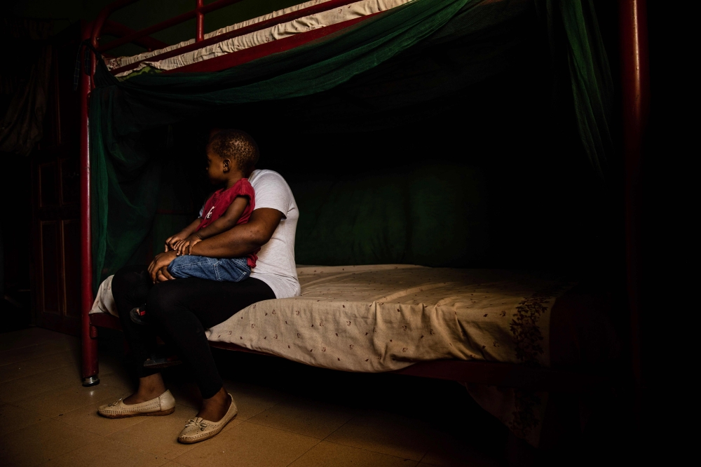 A woman and her child rest on June 26, 2019 in Benin City, at one of the shelters of the Society For the Empowerment Of Young Persons. AFP / Fati Abubakar
 