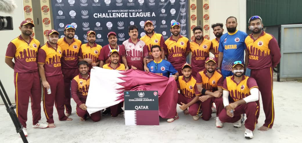 Qatar’s players and team officials pose for a group photo after victory over Singapore yesterday.