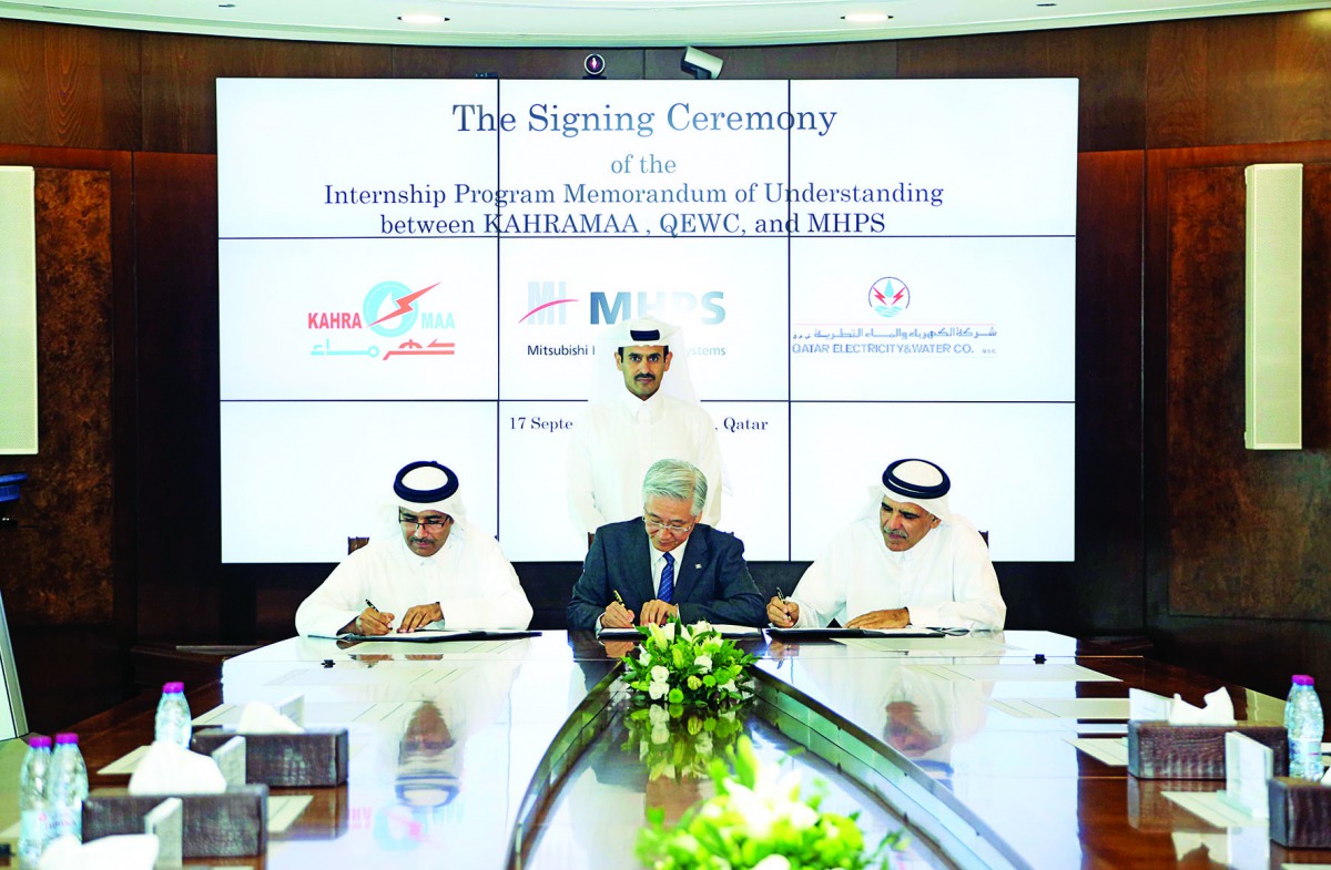 H E Saad bin Sherida Al Kaabi, Minister of State for Energy Affairs and the President and CEO of Qatar Petroleum, witnessing the signing ceremony. 