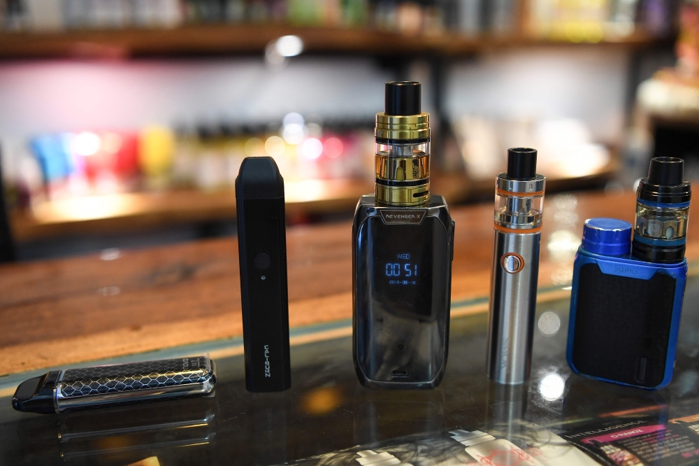 Electronic cigarette devices are pictured on display at a vaping shop in New Delhi on September 18, 2019.  AFP / Prakash SINGH