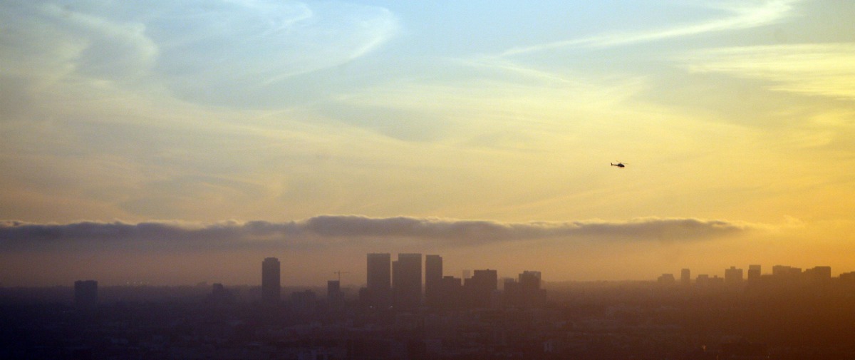 A view of downtown Los Angeles, California on a smoggy afternoon, November 2, 2006. AFP/Gabriel Bouys
