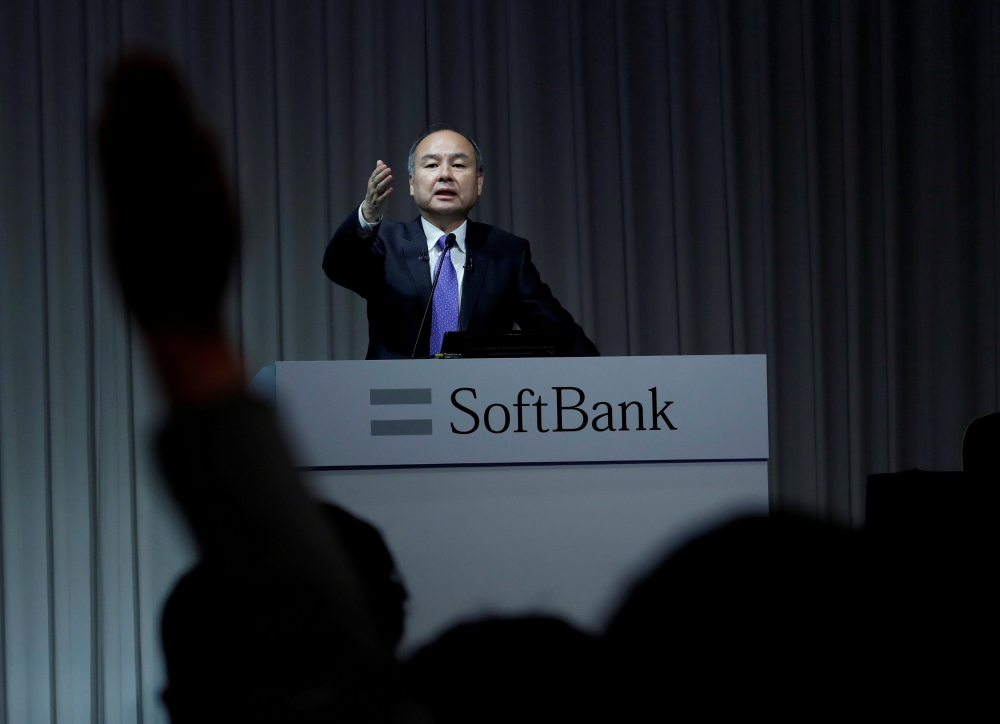 A journalist raises her hand to ask a question to SoftBank Group Corp Chief Executive Masayoshi Son during a news conference in Tokyo, Japan, November 5, 2018. Reuters / Kim Kyung-Hoon