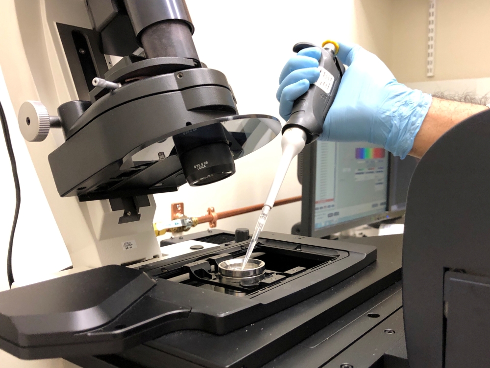 Research into the effects of vaping is conducted at the lab of Dr. Robert Tarran at UNC in Chapel Hill, North Carolina, September 18, 2019. Reuters/Gershon Peaks