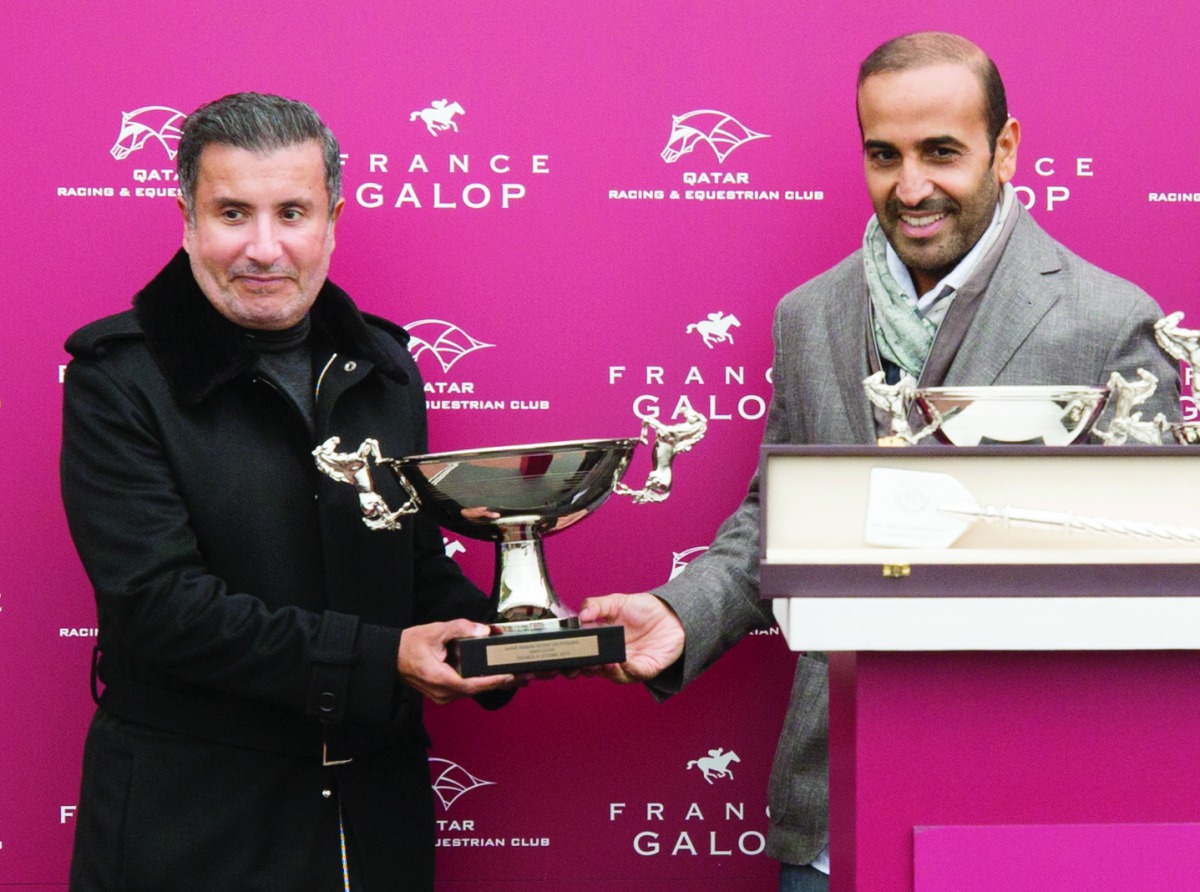 HH Sheikh Mohamed Bin Khalifa Al Thani (left) receiving the winner’s trophy from Qatar Racing and Equestrian Club’s Chairman Issa Al Mohannedi after Amyr Du Soleil won the Qatar Arabian Trophy des Poulains (Gr1 PA) at Saint-Cloud, Paris, yesterday.