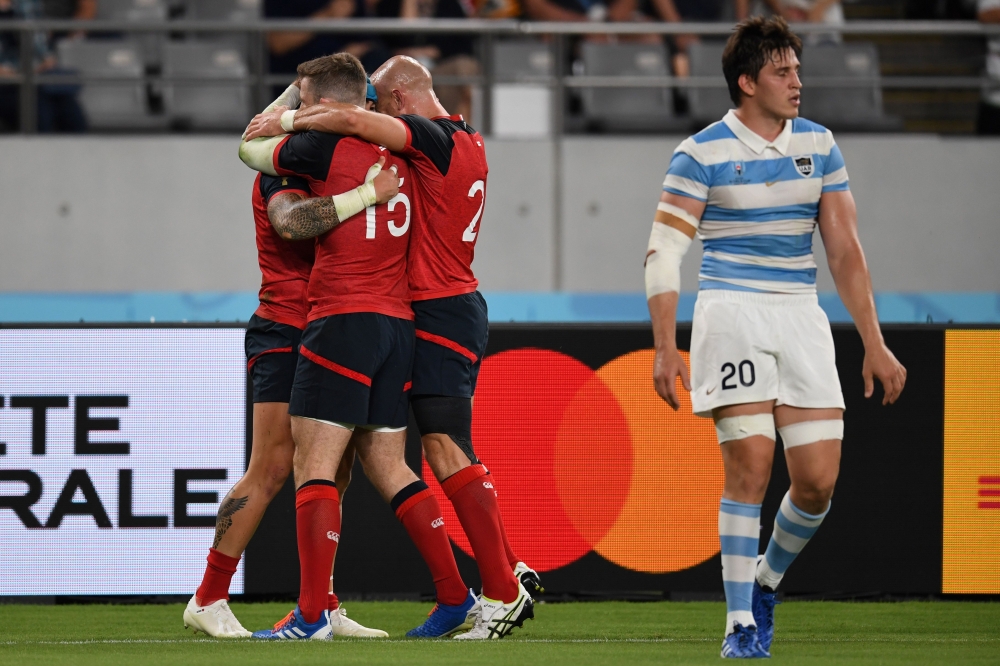 England's wing Jack Nowell (L) celebrates his try with team-mates during the Japan 2019 Rugby World Cup Pool C match between England and Argentina at the Tokyo Stadium in Tokyo on October 5, 2019. AFP / CHARLY TRIBALLEAU