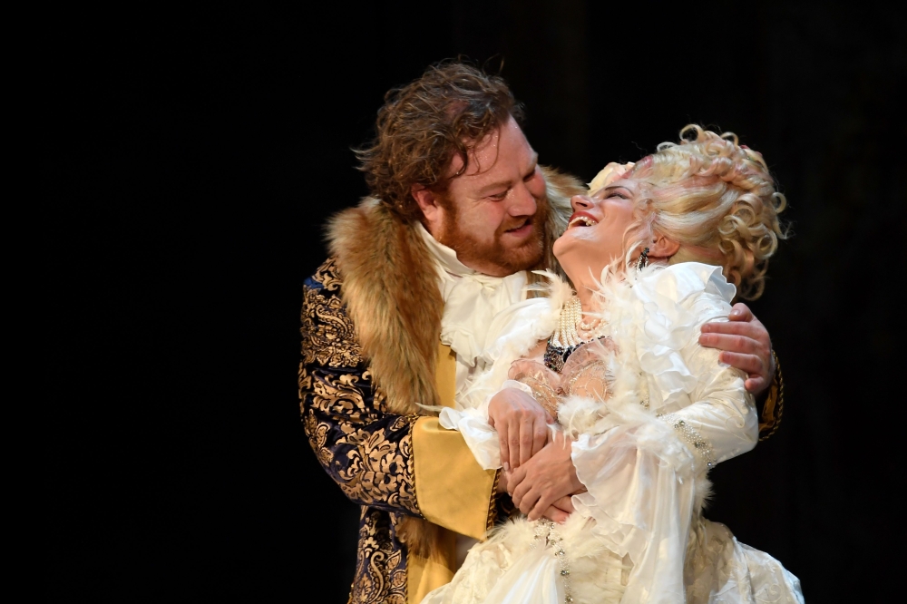 Soprano of the Hungarian State Opera Gabriella Letay Kiss (R) and Italian tenor Marcello Giordani perform on the stage of the Erkel Theatre in Budapest, during a rehearsal of the title 'Manon Lescaut', composed by Italian Giacomo Puccini, directed by Hung