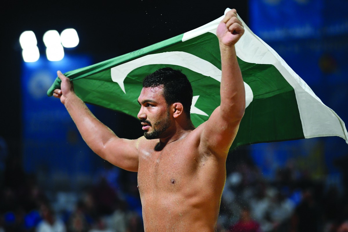 Pakistan’s Inam Muhammad celebrates  after winning the gold  medal in beach wrestling (90kg) at  Katara Beach  on Monday.