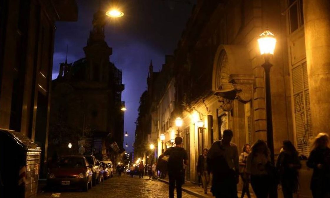 People walk on a street as lightning illuminates the sky in Buenos Aires, Argentina, October 18, 2017. Reuters / Marcos Brindicci