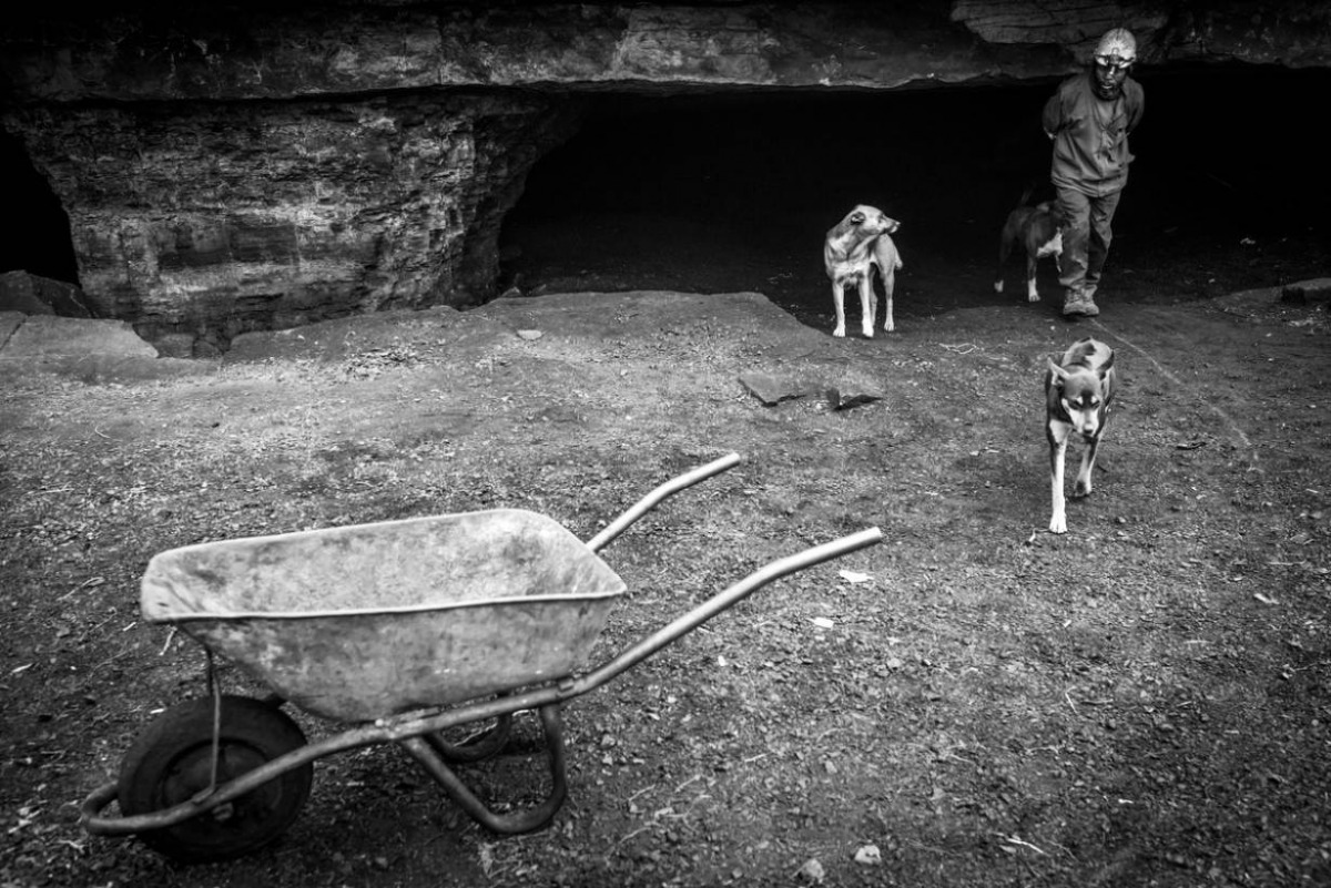 Entrance to a community mine in Ermelo, Mpumalanga, in South Africa, June 17, 2018. Photo courtesy of © Daylin Paul
