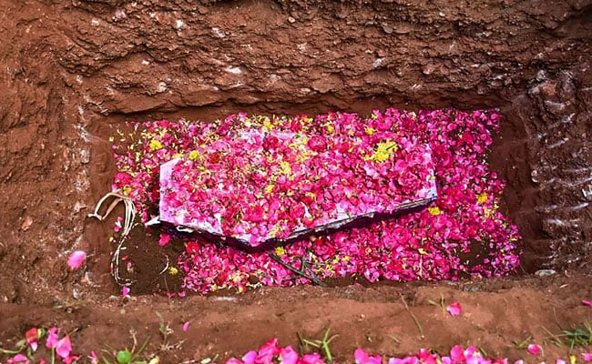 The body was laid to rest at a cemetery in the Nadukattupatti village. Photo courtesy: NDTV
