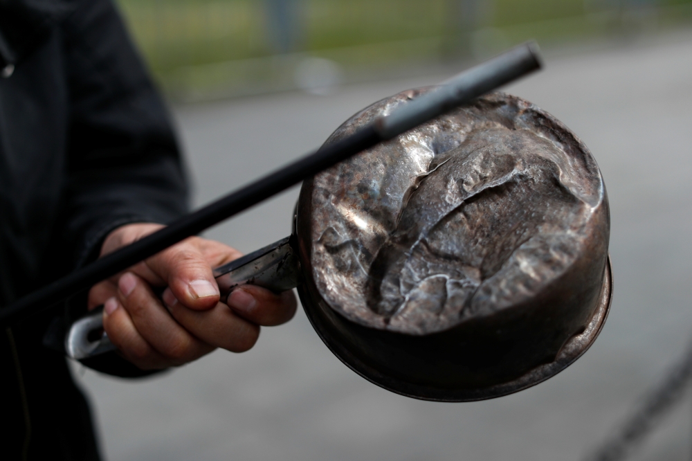 A demonstrator bags a pot during a protest against Chile's government in Santiago, Chile November 1, 2019. Reuters/Jorge Silva