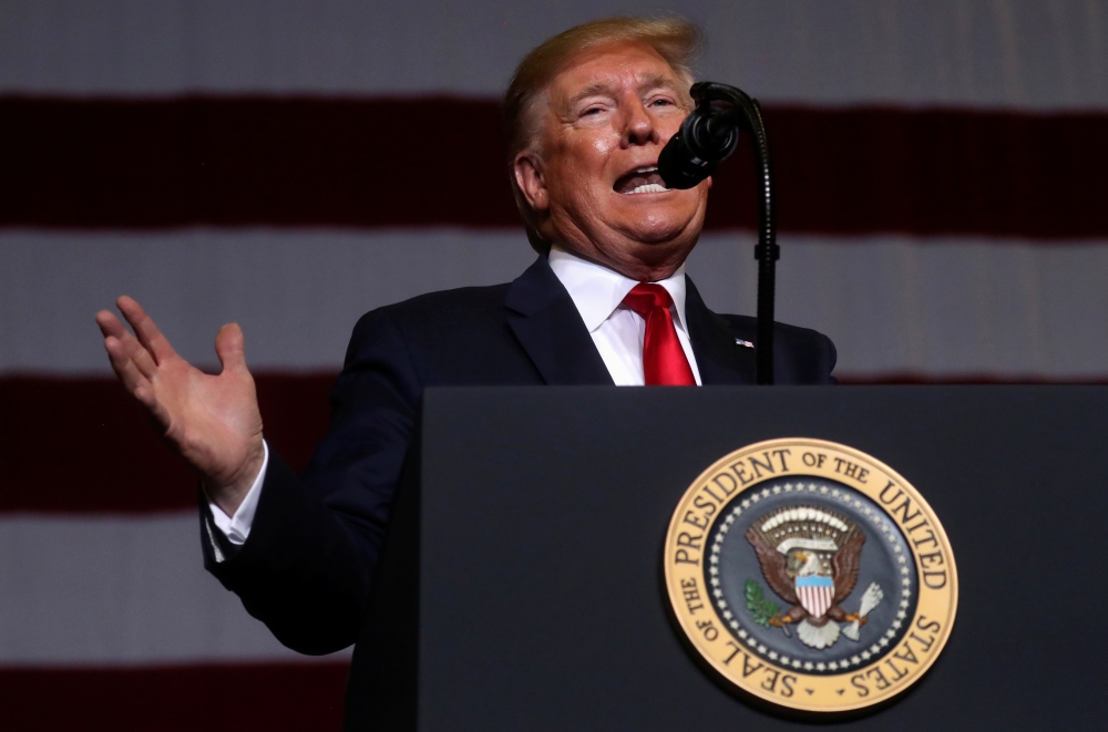  U.S. President Donald trump speaks during a campaign rally in Tupelo, Mississippi, U.S., November 1, 2019. REUTERS/Leah Millis 