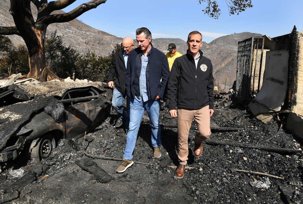 From left: L.A. Mayor Eric Garcetti (L) and California Governor Gavin Newsom view a burned and home along Tigertail Road in Brentwood California October 29, 2019. Wally Skalij/Pool via REUTERS