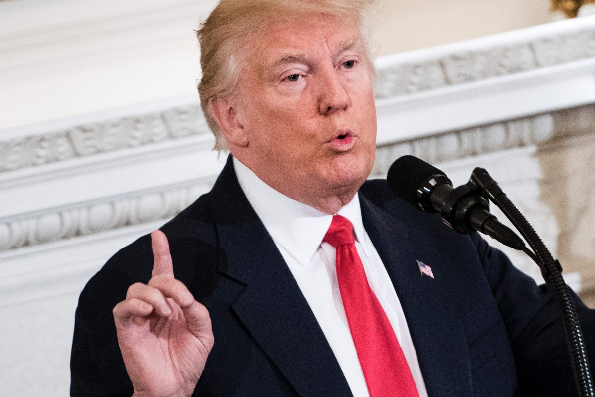 Donald Trump speaks to members of the National Governors Association and his administration before a meeting in the State Dining Room of the White House, February 27, 2017. AFP / Brendan Smialowski