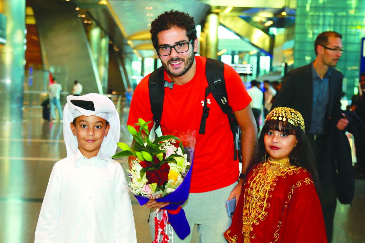 World No. 4 and former world champion Karim Abdel Gawad being welcomed by Qatari children at the Hamad International Airport yesterday.
