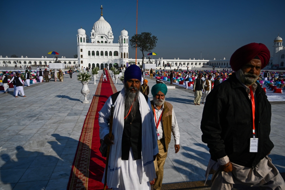 ikh pilgrims arrive to visits the Shrine of Baba Guru Nanak Dev at Gurdwara Darbar Sahib in Kartarpur, near the Indian border, on November 9, 2019. Hundreds of Indian Sikhs prepared to make a historic pilgrimage to Pakistan on November 9 crossing to one o