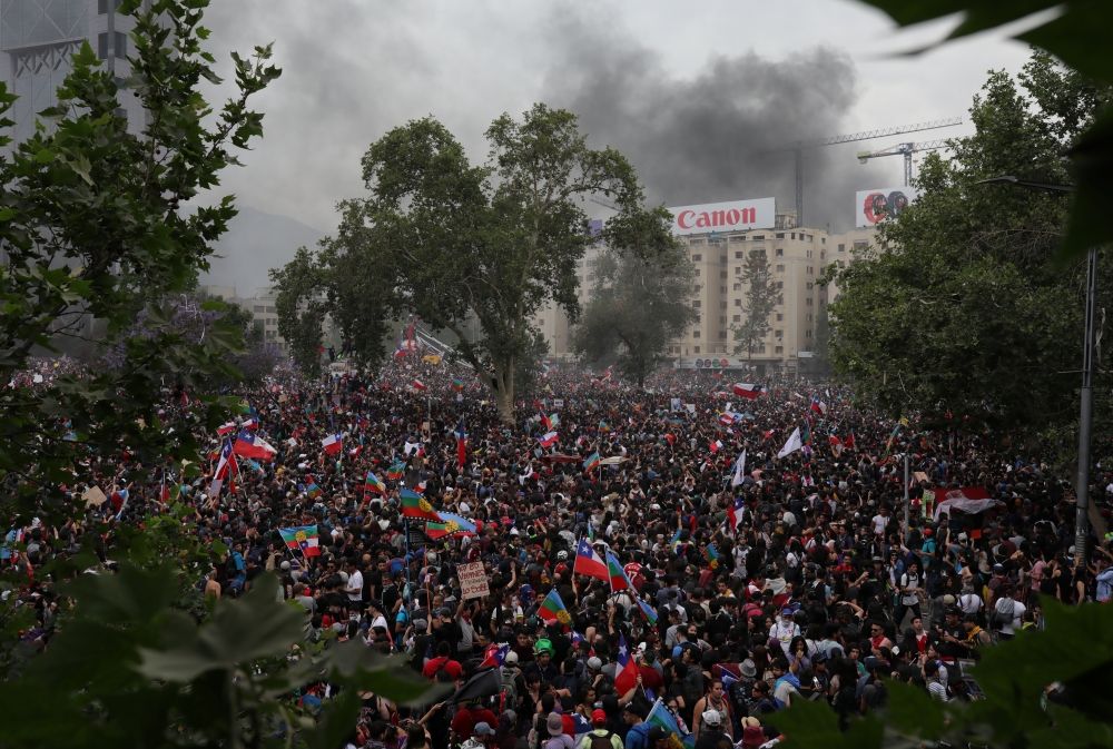 Demonstrators protest against Chile's government in Santiago, Chile November 8, 2019. REUTERS/Pablo Sanhueza