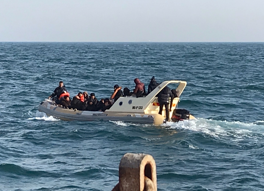 British rescuers helping some 20 migrants on a semi-rigid boat trying make their way from France across the English Channel on February 18, 2019. AFP / Societe Nationale de Sauvetage en Mer