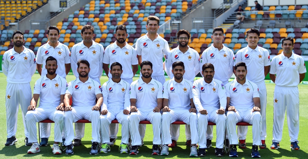 Pakistan's cricket team players pose for a group photo prior to a training session at Gabba in Brisbane on November 20, 2019, ahead of the first cricket Test match against Australia. / AFP / AFP / Saeed KHAN 