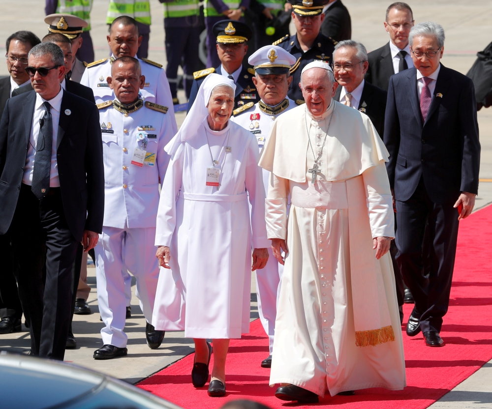 Pope Francis flanked by a Salesian nun Ana Rosa Sivori, who is his cousin, arrives at a military air terminal in Bangkok, Thailand November 20, 2019. REUTERS/Remo Casilli