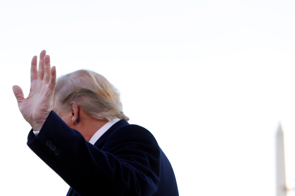 Donald Trump waves as he turns away from answering questions from reporters to depart for travel to Mississippi from the South Lawn of the White House, November 1, 2019. Reuters / Tom Brenner