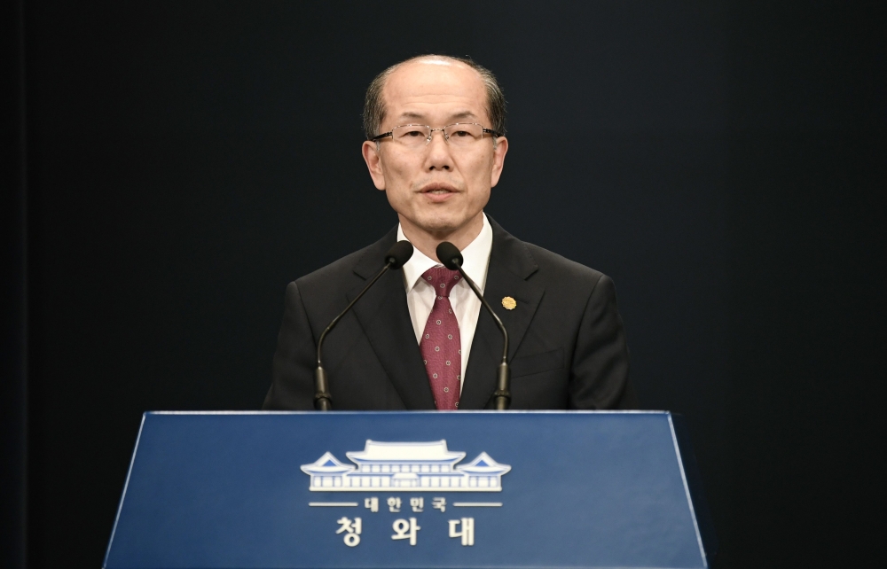 Kim You-geun, a national security official at South Korea's presidential Blue House, speaks during a press briefing on the General Security of Military Agreement (GSOMIA) between South Korea and Japan at the presidential Blue House in Seoul on November 22