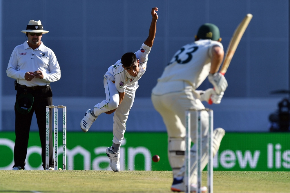 Pakistan's paceman Naseem Shah (C) bowls to Australia's batsman Marnus Labuschagne (R) on day two of the first Test cricket match between Pakistan and Australia at the Gabba in Brisbane on November 22, 2019. -- 
/ AFP / AFP / Saeed KHAN /
