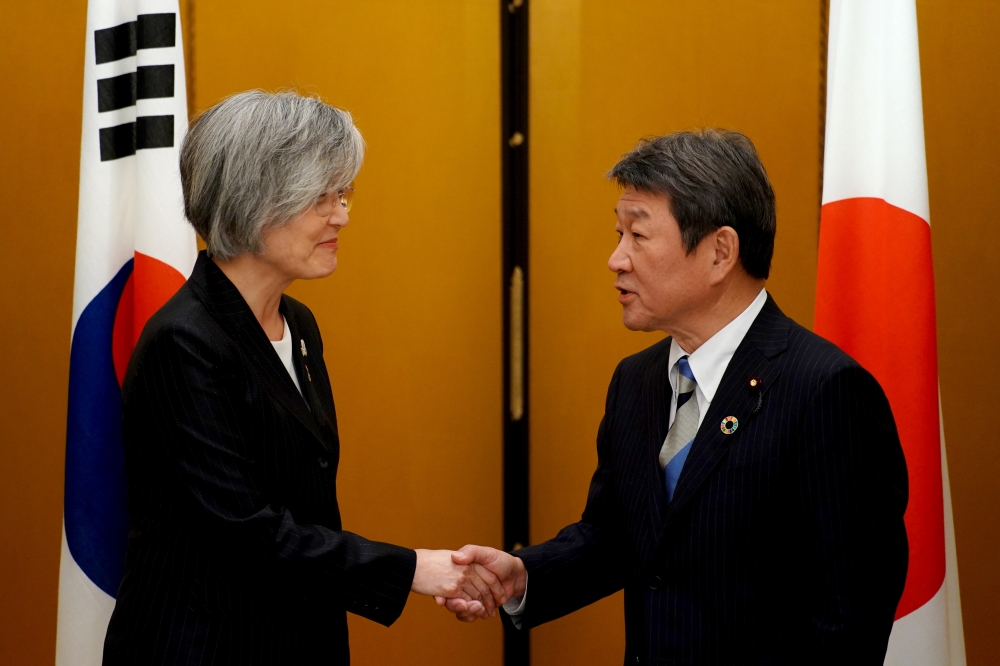Japan's Foreign Minister Toshimitsu Motegi shakes hands with South Korea's Foreign Minister Kang Kyung-wha before the G20 foreign ministers meeting in Nagoya, Japan November 23, 2019. Eugene Hoshiko/Pool via REUTERS