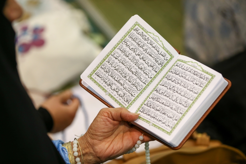 A woman reads the Quran during the Friday prayers in Tehran, Iran November 22, 2019. Nazanin Tabatabaee/WANA (West Asia News Agency) via Reuters