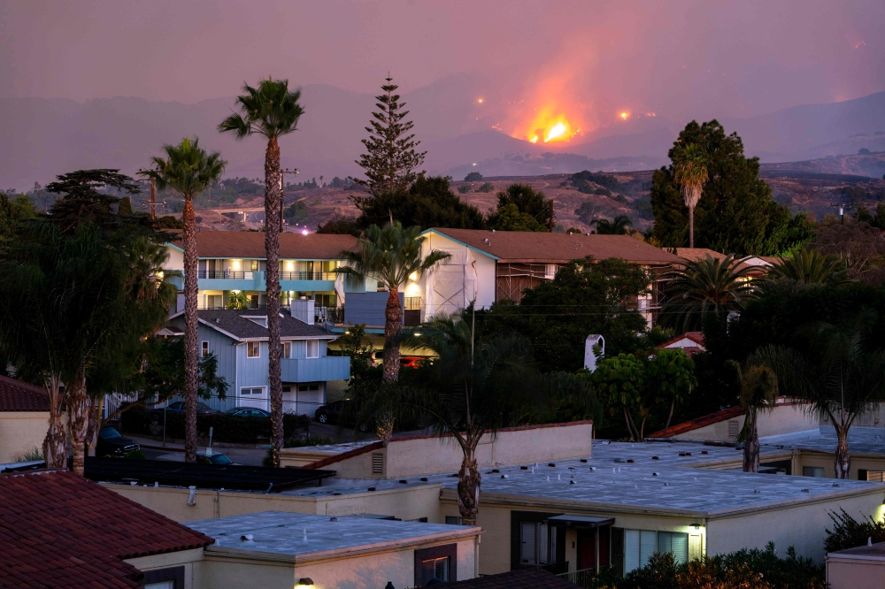 The Cave fire burns a hillside above houses in Santa Barbara, California on November 26, 2019. The wind-driven brush fire that started late on November 25, 2019 in Los Padres National Forest near Highway 154 in Santa Barbara County moved quickly downhill,