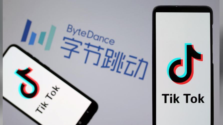 Tik Tok logos are seen on smartphones in front of a displayed ByteDance logo in this illustration taken November 27, 2019. REUTERS/Dado Ruvic/Illustration
