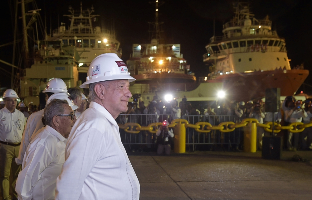 Mexico's President Andres Manuel Lopez Obrador (C) supervises the construction of the state-run oil company Pemex refinery at the Gulf coast port of Dos Bocas, in Paraiso, Tabasco state, Mexico December 6, 2019. Mexico's Presidency/Handout via REUTERS
