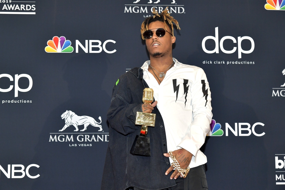Juice Wrld poses with the award for Best New Artist during the 2019 Billboard Music Awards . May 1, 2019/ AFP / Amy Sussman


