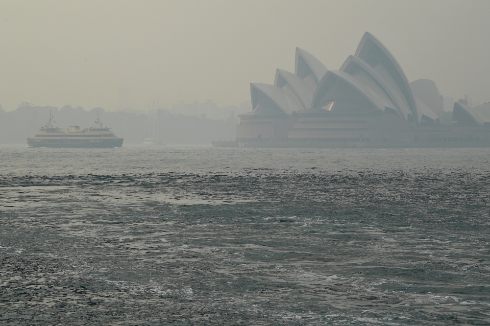 The Sydney Opera House can be seen as smoke haze from bush fires in New South Wales blankets the CBD in Sydney, Australia, December 10, 2019. AAP Image/Joel Carrett/via REUTERS 
