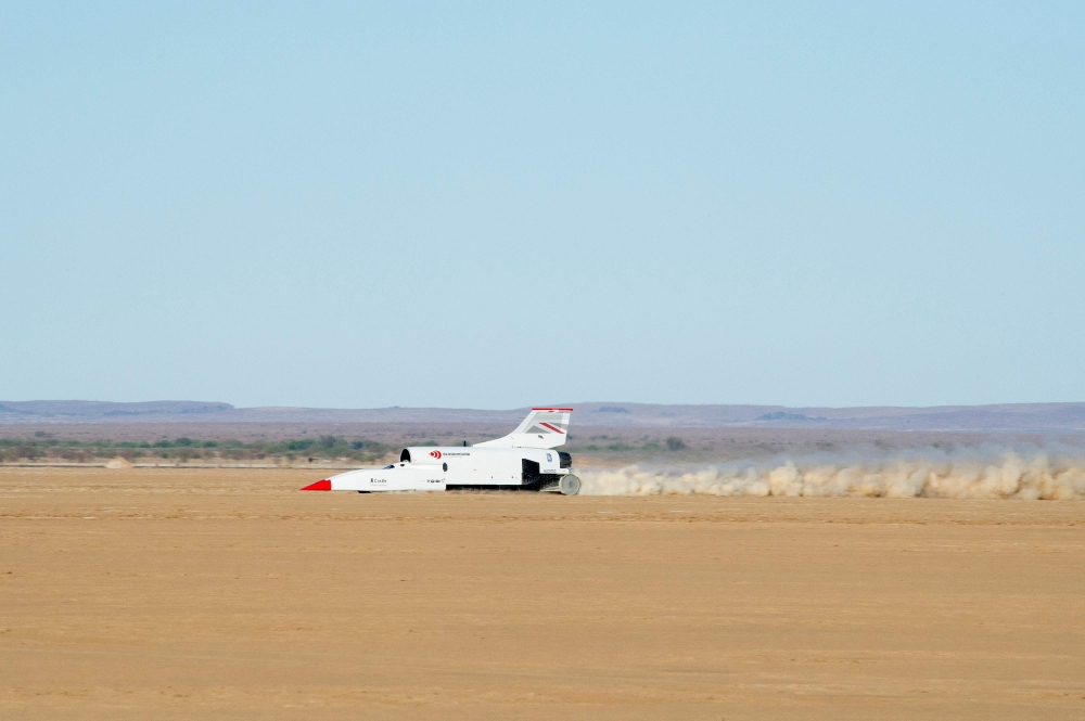 The jet-propelled British Bloodhound LSR (Land Speed Record) car drives at about 900km/h, on November 15, 2019, during preliminary tests at Hakskeenpan in the Northern Cape Province. AFP / Rodger Bosch 