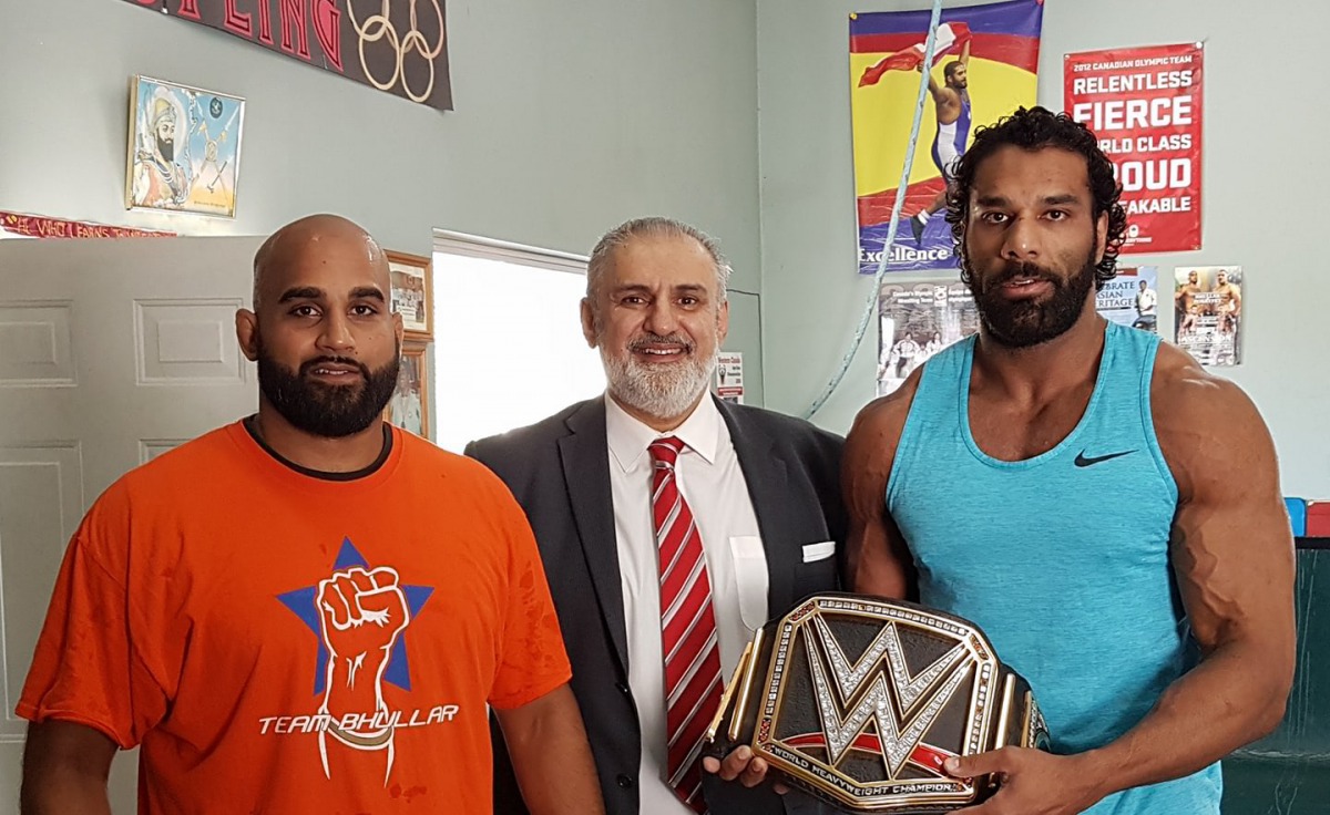 Erwin Singh Braich (c) with wrestlers Jinder Mahal and Arjan Bhullar at their Akhara gym in Richmond.  Facebook /   @IMMEnter