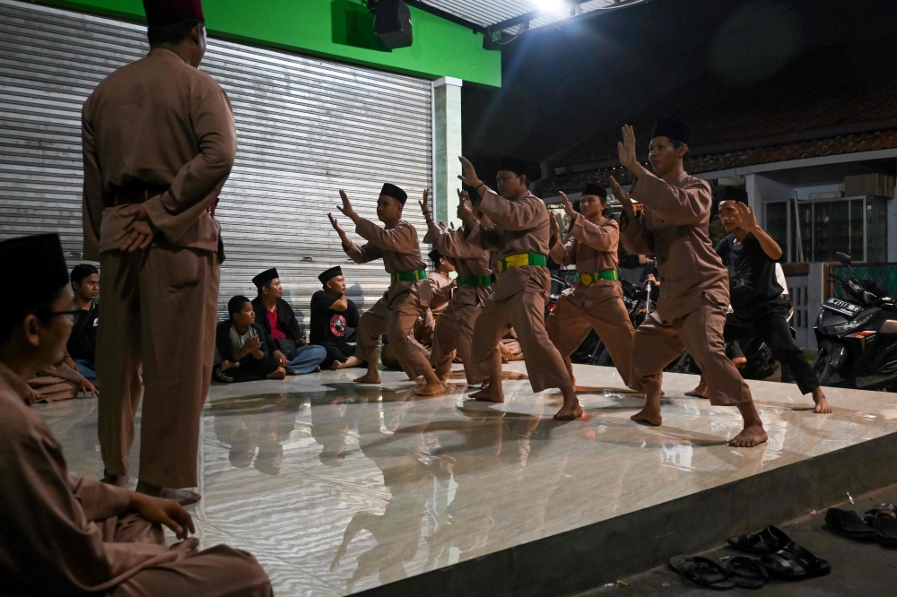 This picture taken on December 14, 2019 shows pencak silat practitioners, a martial art indigenous to Southeast Asia, taking part in a session in Jakarta. AFP / BAY ISMOYO