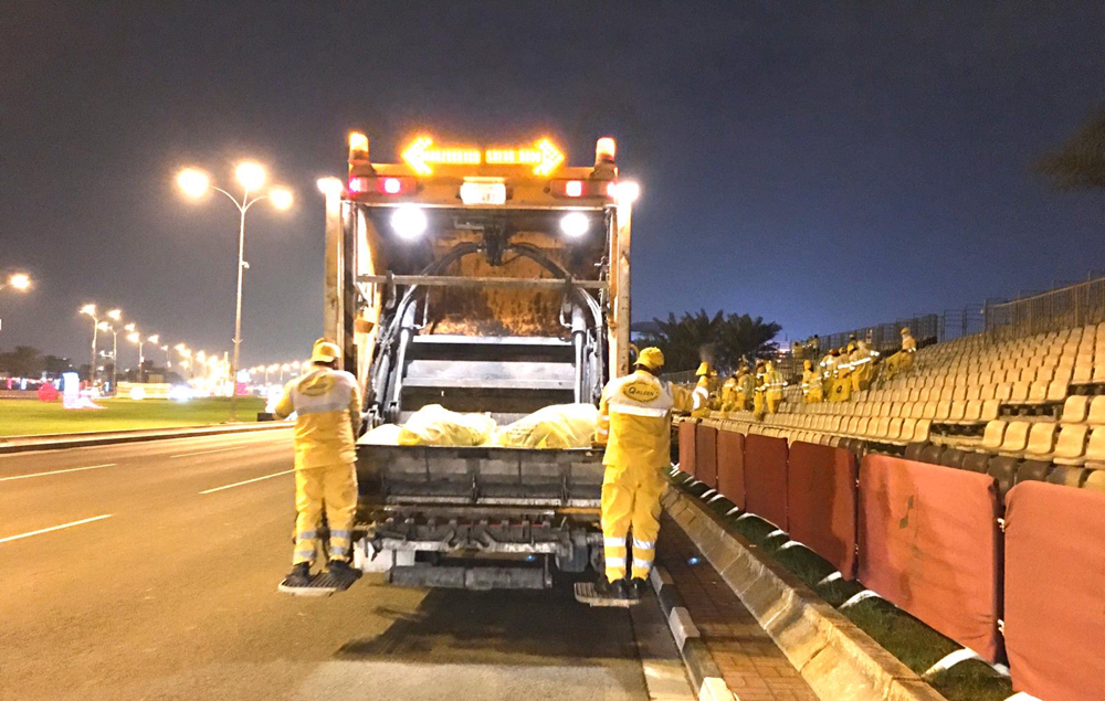 The cleaning teams of the General Cleanliness Department at the Ministry of Municipality and Environment cleaning all venues of the National Day celebrations and its neighbouring areas.