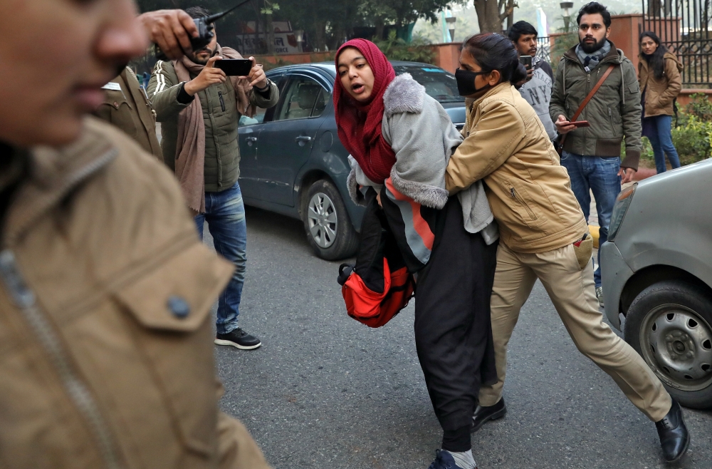 A policewoman tries to detain a demonstrator during a protest against a new citizenship law, in New Delhi, India, December 27, 2019. Reuters/Anushree Fadnavis
 