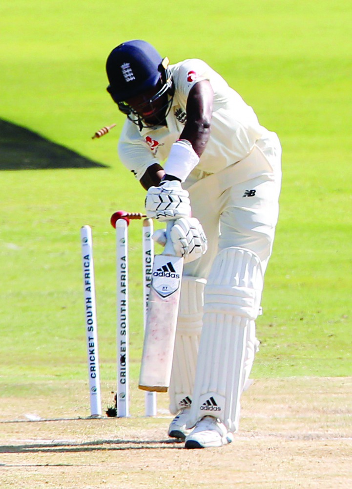  England's Jofra Archer is bowled out by South Africa's Vernon Philander. Reuters/Rogan Ward