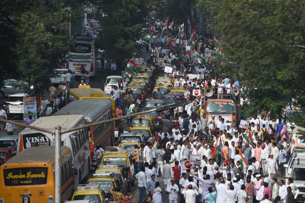 Congress Party activists and supporters take part in a rally to commemorate the party's 134th foundation day and to protest against India's new citizenship law in Mumbai on December 28, 2019. / AFP / Indranil MUKHERJEE
